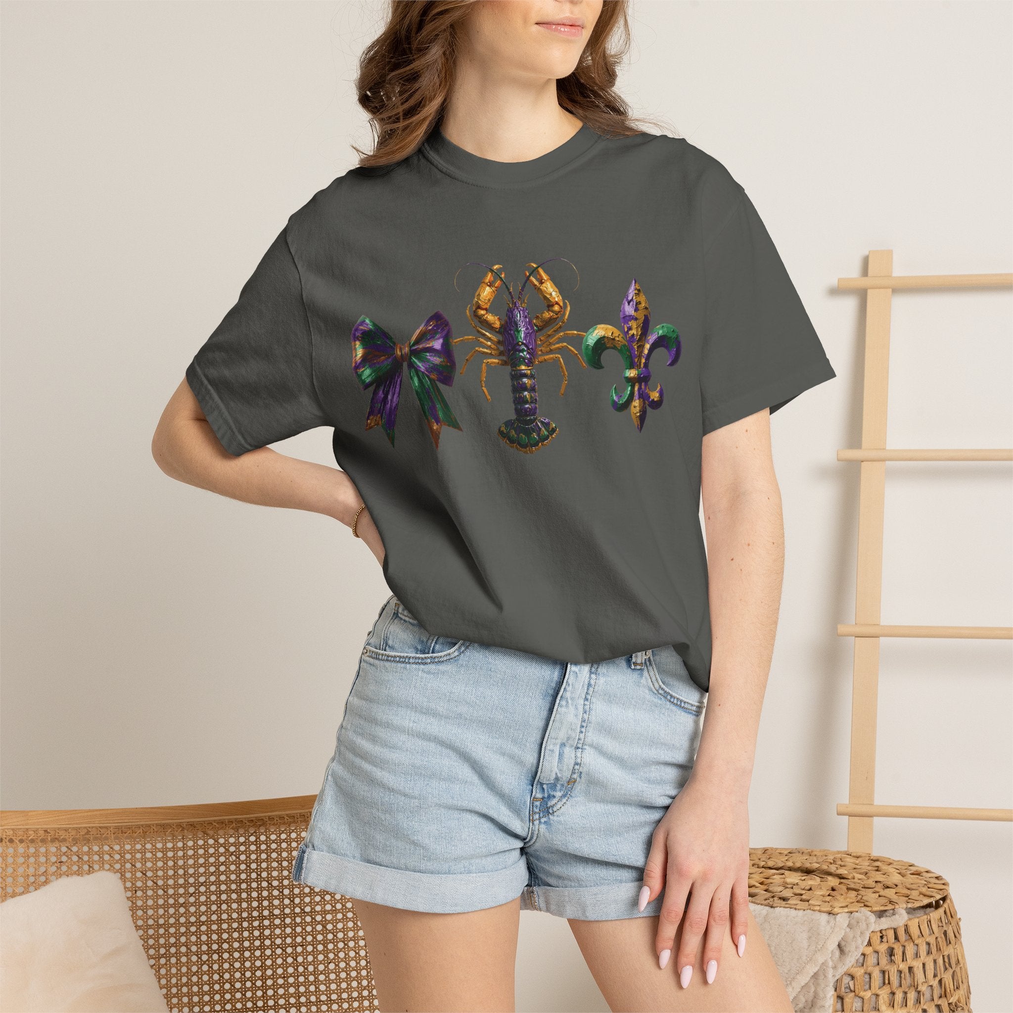 Faux Yarn Bow Crawfish Fleur-de-lis Mardi Gras T-shirt