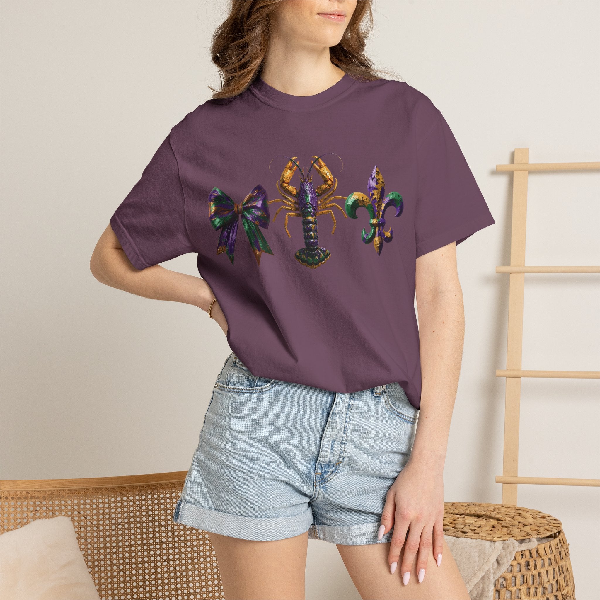 Faux Yarn Bow Crawfish Fleur-de-lis Mardi Gras T-shirt